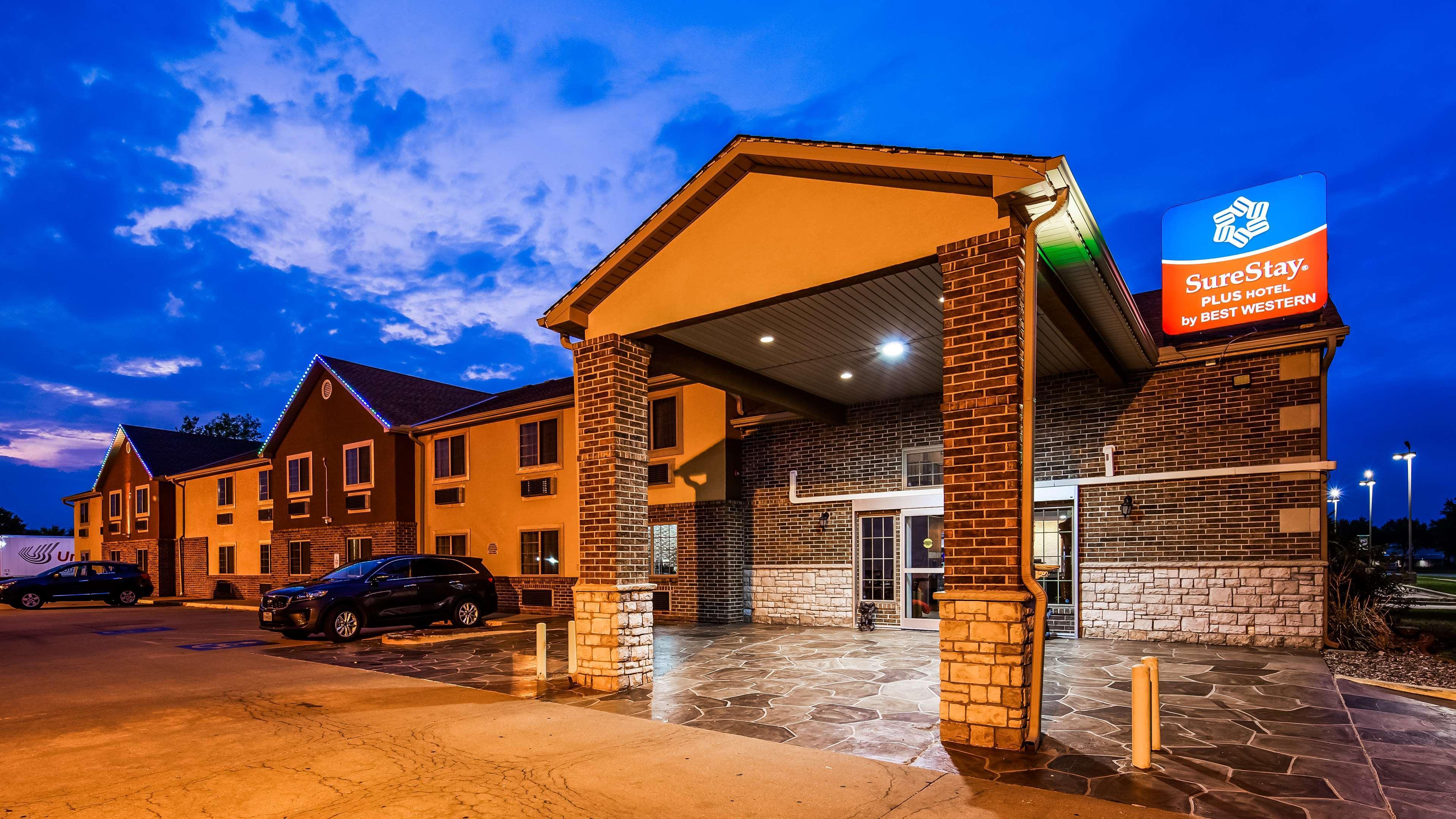 Surestay Plus Hotel By Best Western Kearney Экстерьер фото